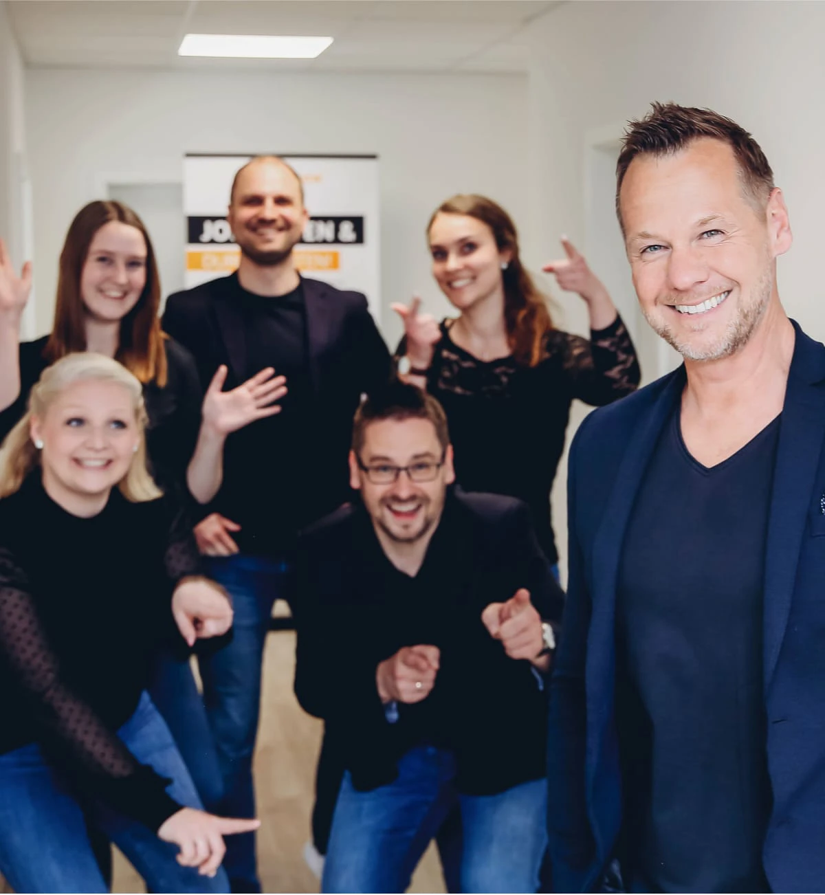 Geschäftsführer mit seinem Team